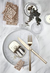 Messing Besteck auf Weiß I © ANDY BRUNNER photography