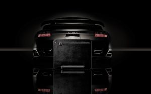 Porsche I Porsche-Design Tasche vor Porsche I © ANDY BRUNNER photography