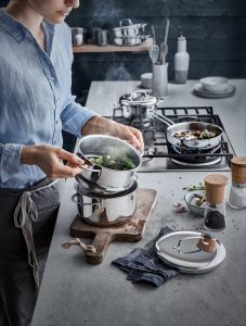 WMF I Shooting Kochgeschirr mit Model I ANDY BRUNNER photography